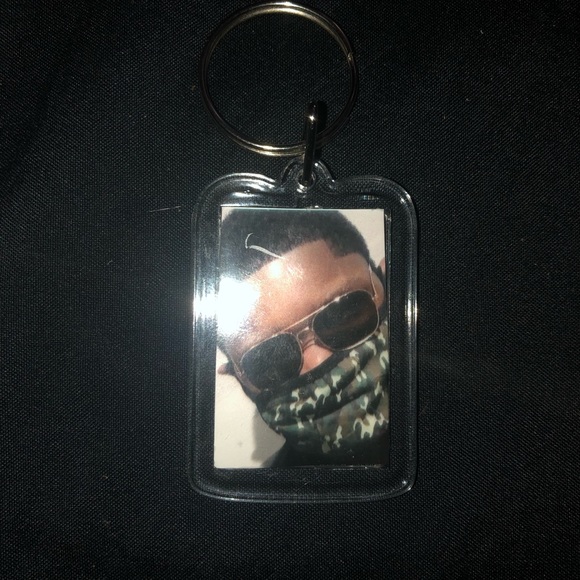 Picture frames and keychains - Picture 15 of 15